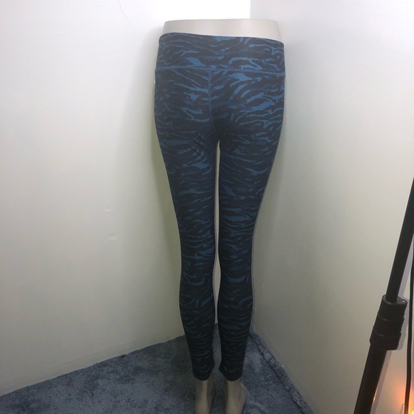 Fabletics by Kate Hudson - Picture 8 of 9